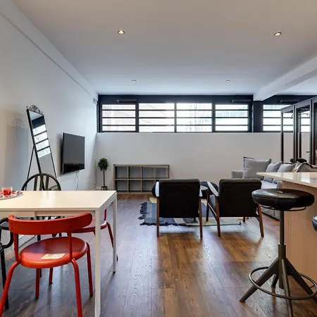 Luxury Loft 1br With Pool Apartman